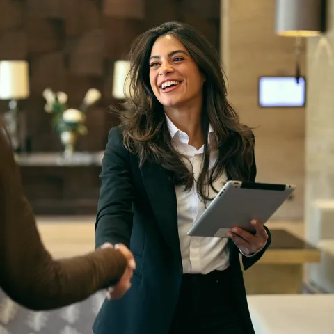 US-solutions-personalised-contact-centre-expert-service