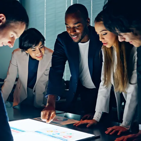 US-solutions-working-together-expert-service